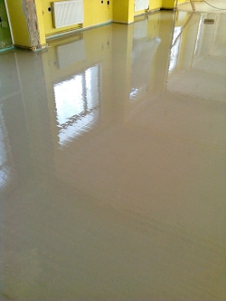 Lití anhydritové podlahy
