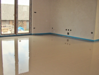 Lití anhydritové podlahy